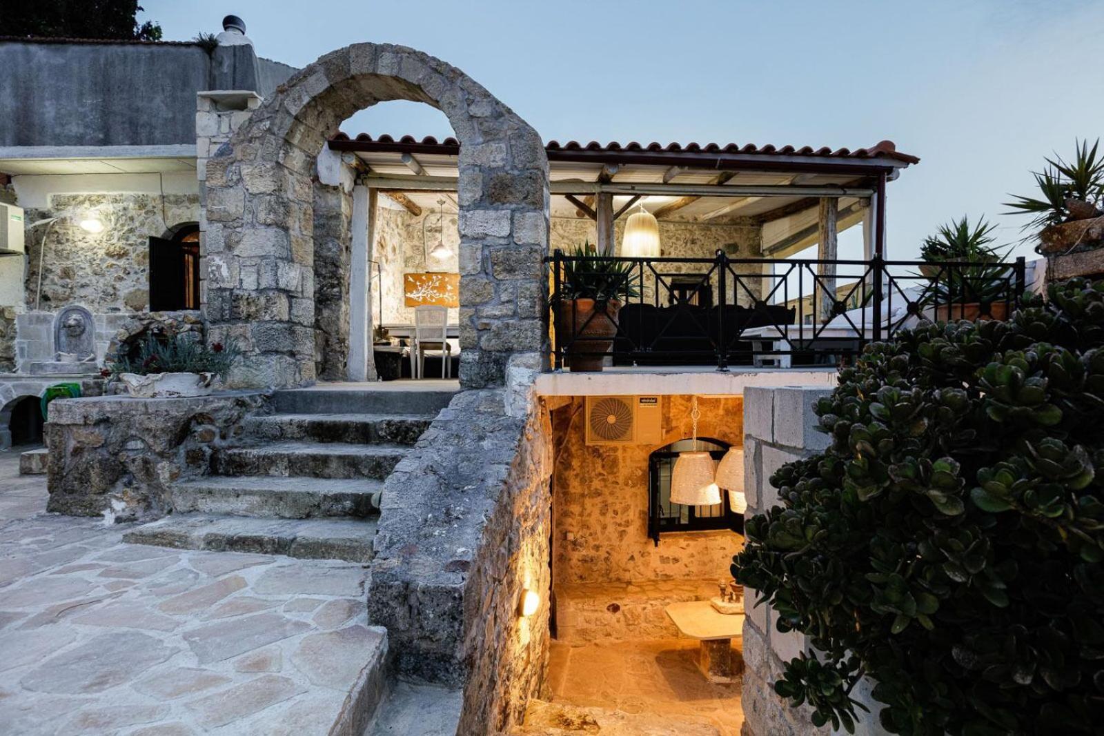 הוילה Arménoi Antonia'S Stonebuilt Mansion With A Private Pool מראה חיצוני תמונה